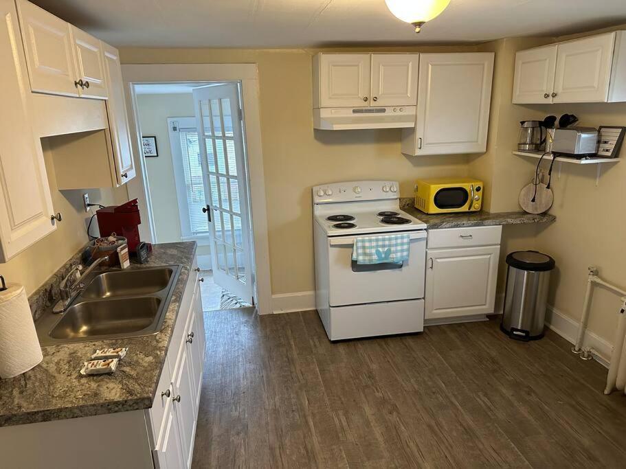 The Yellow Door 3-Bedroom Downtown Near Vt&Ru Radford Exteriér fotografie